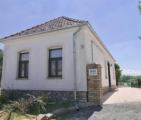Bora Vendeghaz Ferienhaus