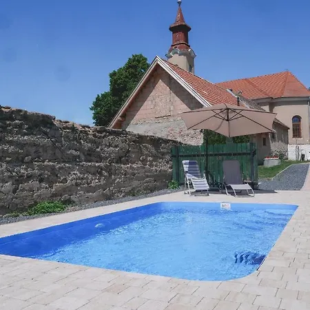 Bora Vendeghaz Ferienhaus *